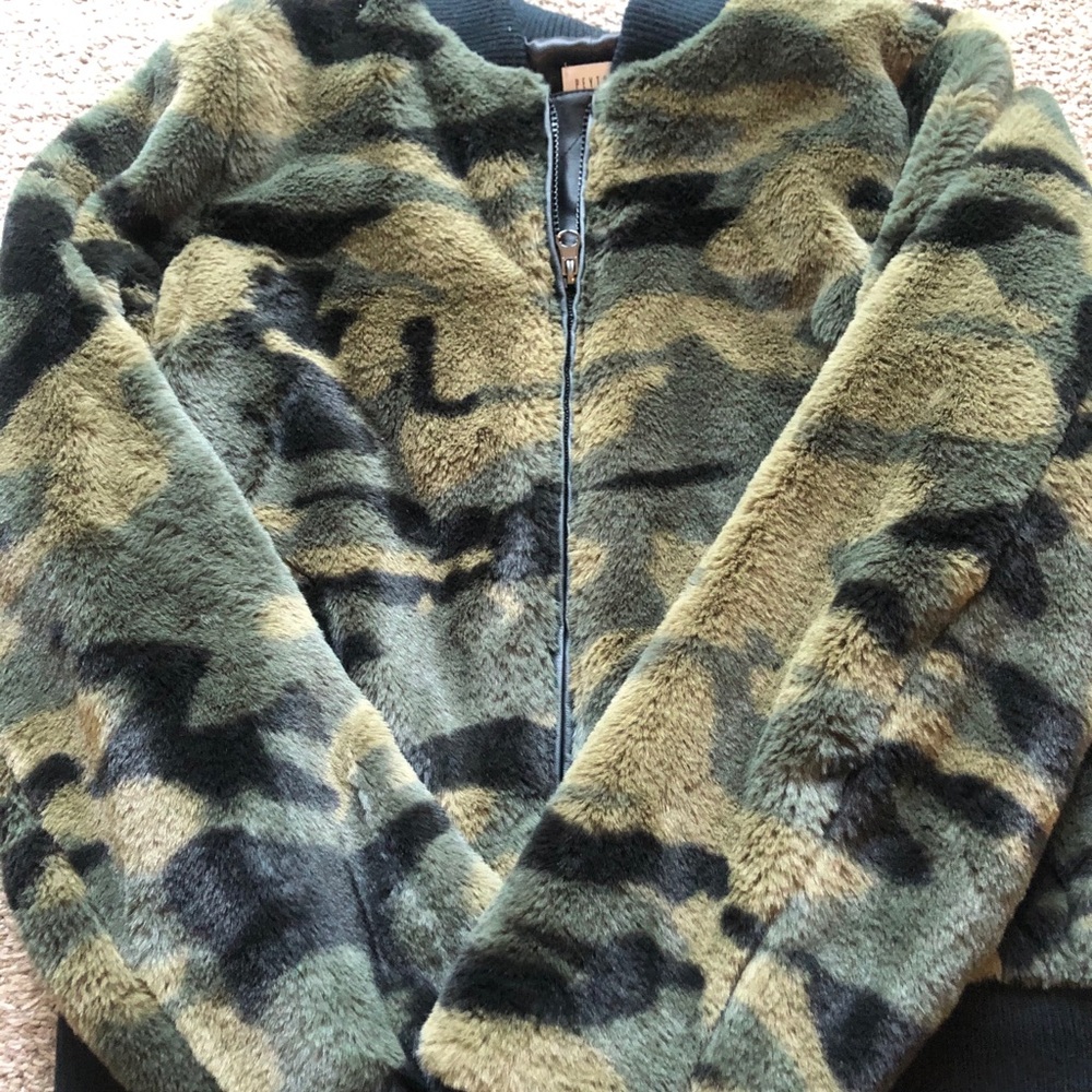 EVEREVE Peyton Jensen Faux Fur Bomber